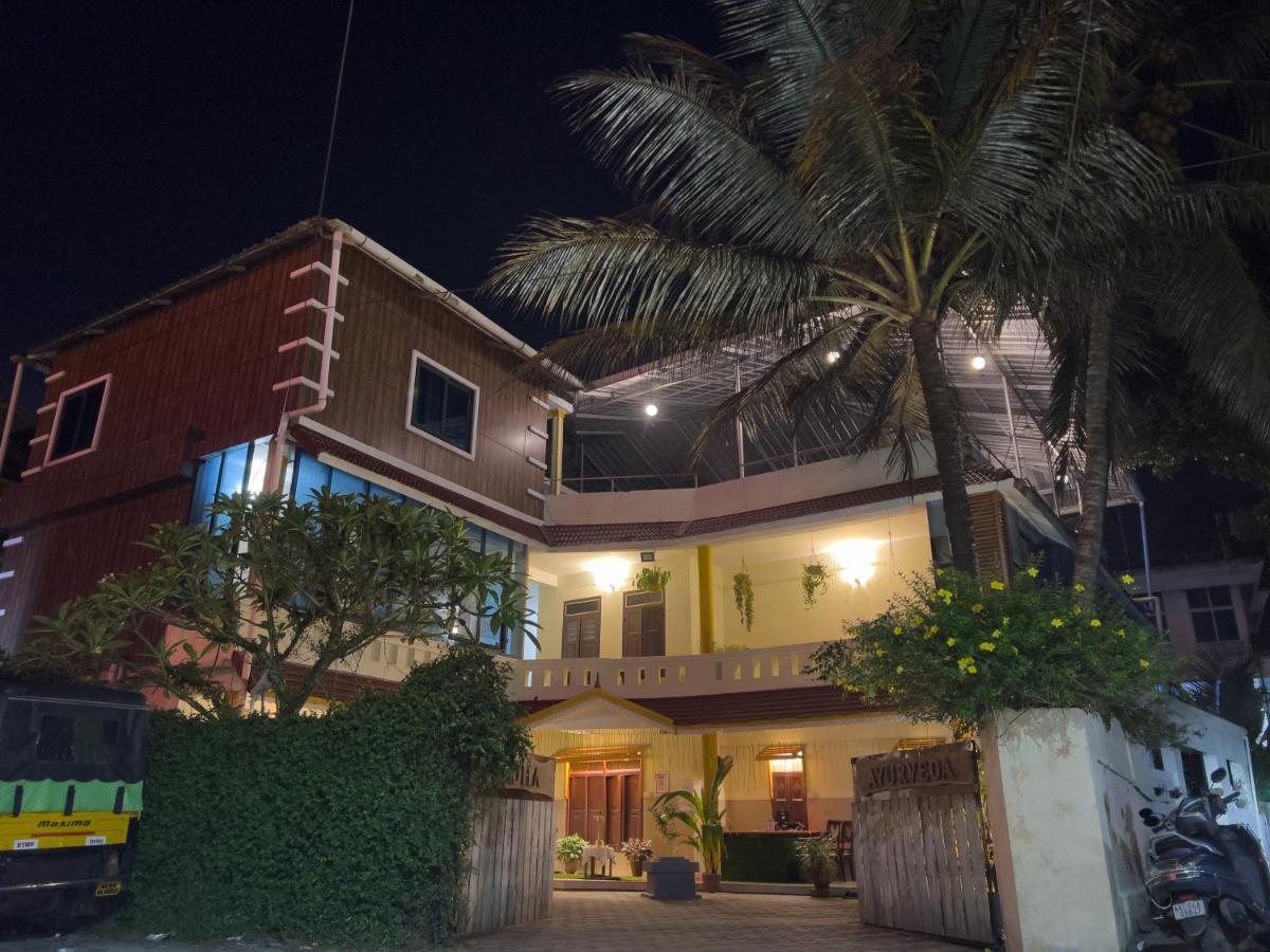 Vedha Ayurvedic Panchakarma Treatment Centre Otel Alappuzha Dış mekan fotoğraf