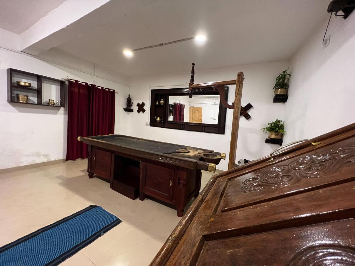 Vedha Ayurvedic Panchakarma Treatment Centre Otel Alappuzha Dış mekan fotoğraf